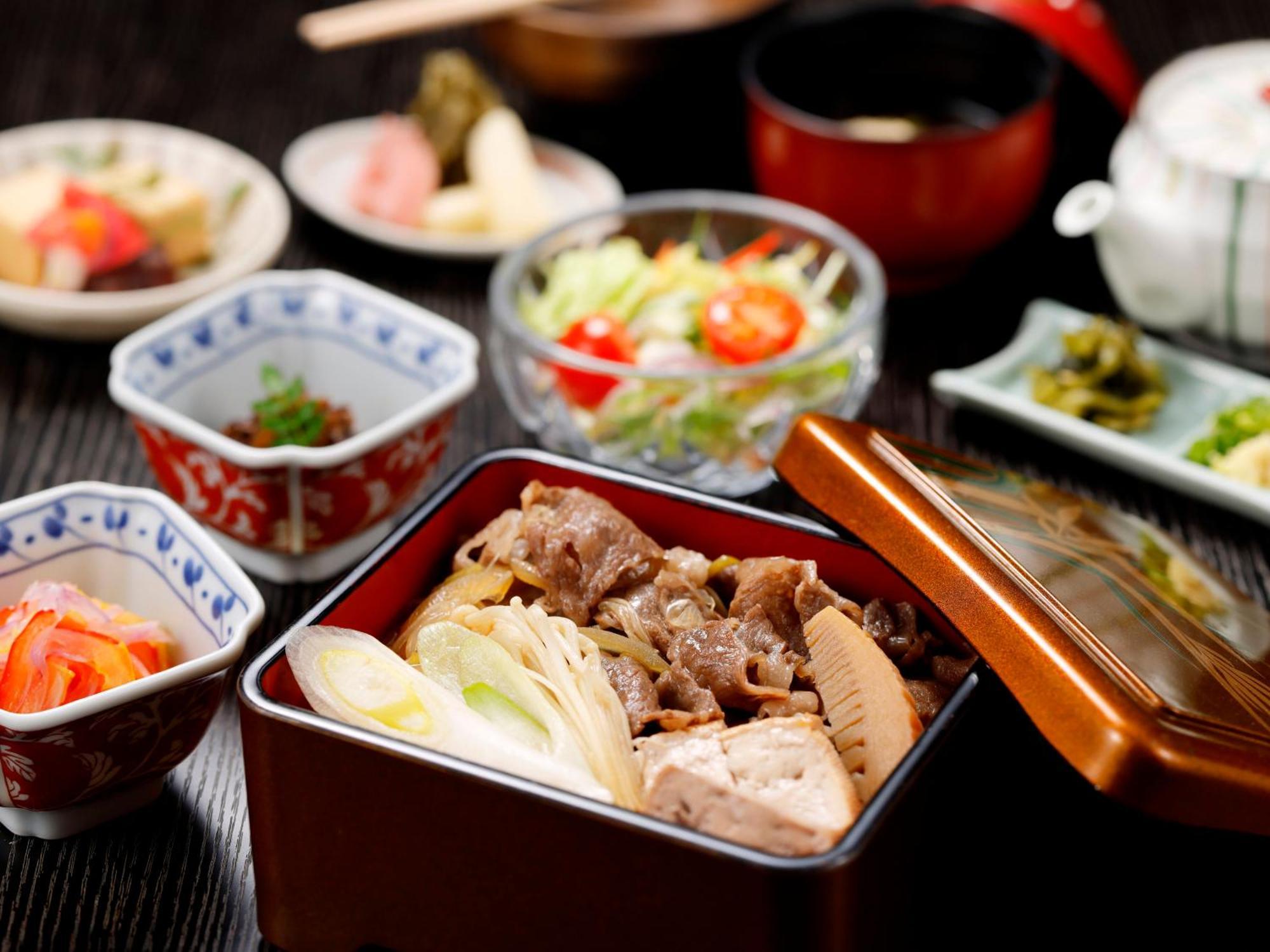 Kanazawa Hakuchoro Hotel Sanraku -Natural Hot Spring- Ngoại thất bức ảnh A Japanese meal